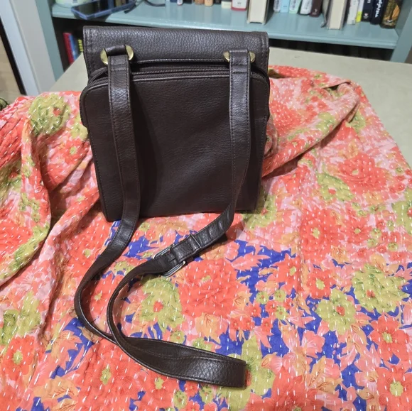 Vintage 2008 Fossil Brown Vinyl Crossbody Purse - Picture 5 of 15